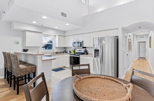 Independence Square Condo | Sand Isle II F—Lofted Beachfront Condo w/2 Balconies, Pool, & Walkable Dining