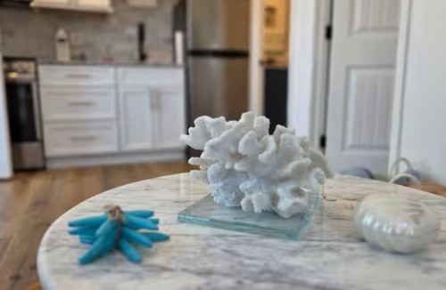 Southend Apartment | Sandbar Retreat - 1BR Beach Escape