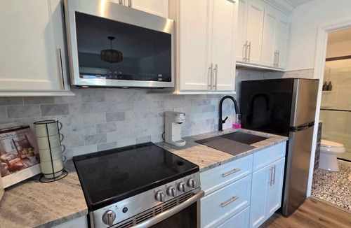 Southend Apartment | Sandbar Retreat - 1BR Beach Escape