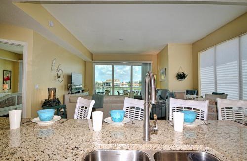Clearwater Beach Apartment | Sandpiper's Cove 303 Waterfront 3 Bedroom 2 Bathroom - Sandpiper's Cove 23146