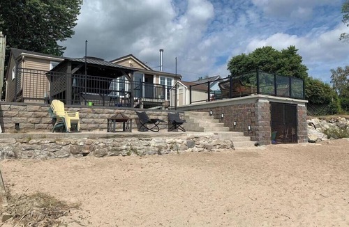 Selkirk Cottage | SANDY BEACHFRONT cottage with HOT TUB and FIRESTOVE