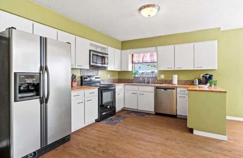 Memphis House | Sarasota Bradenton Getaway 3BR Sleeps 10