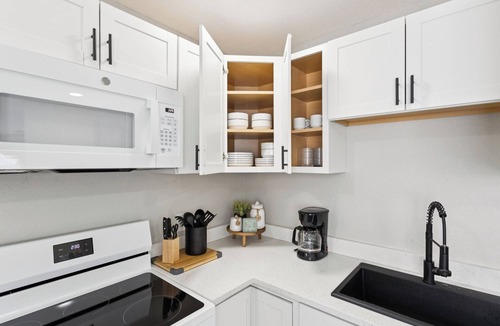Trailer Estates House | Sarasota Escape- Close to Beaches, IMG & Memorial Hospital