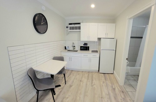 Treasure Island Hotel | Satellite Motel - The Hideaway 125