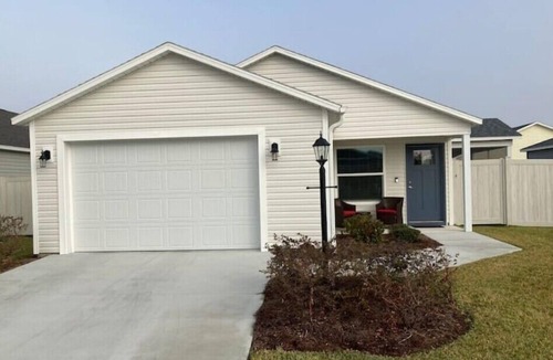 Leesburg House | Sawgrass Grove GLoop Cottage Villa 2/2 - Glass Lanai/Fenced Yard - Pet Friendly!