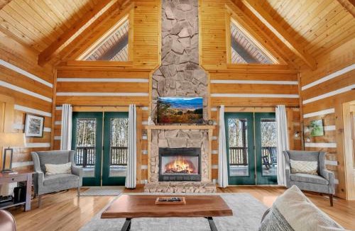 Charter Hills Ski Chalet | Scenic 4-BR Chalet with Hot Tub