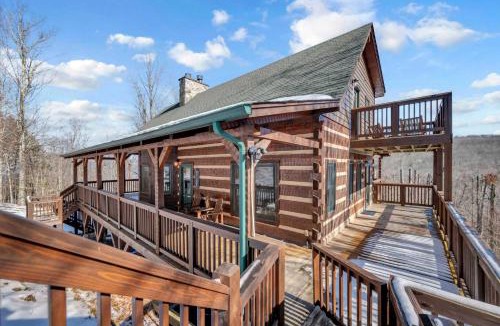 Charter Hills Ski Chalet | Scenic 4-BR Chalet with Hot Tub