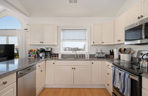Nags Head House | Sea Captain's House | Ocean Views, Pool, Sleeps 16 Arcade, Bikes, Loaded