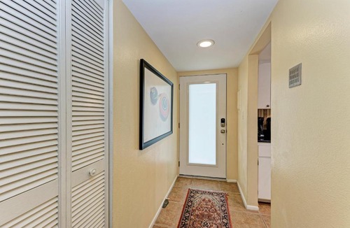 Whitney Beach Apartment | Sea Grape Inn 4- BEACHFRONT Property