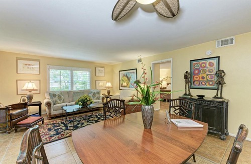 Whitney Beach Apartment | Sea Grape Inn 4- BEACHFRONT Property