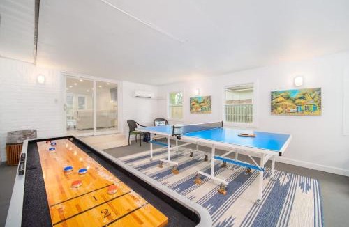 Jacksonville Beach House | Sea Grape Villa - Pool Ping Pong