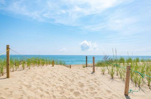 Kitty Hawk House | Sea Sun Greetings - Kitty Hawk MP 2.5, Ocean Views, Direct Beach Access, Pool, Hot Tub, Pets OK