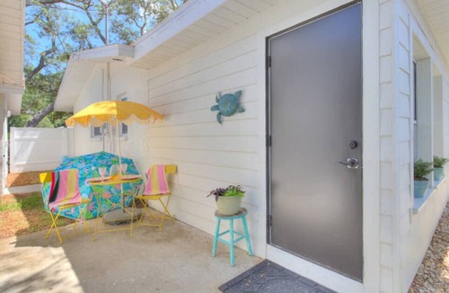 Largo Condo | Sea Turtle-Private bed and bath separated suite