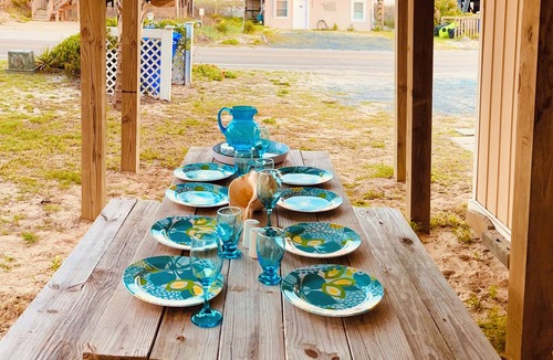 Long Beach Cottage | Sea View! Pup Lovin! 2 Min Walk 2 Beach! Linens included!