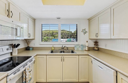 New Smyrna Beach Condo | Sea Woods Condo | Close to Pool | Walk to Beach🏖️SC109