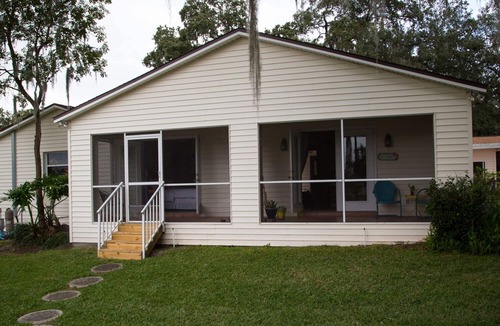 Limona Improvement Cottage | Seasonal Cottage-Brandon Fl. Lake view 813-376-5015