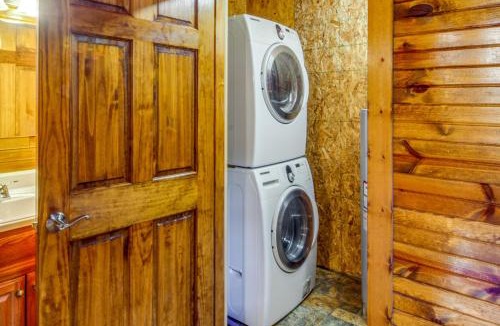 Blandburg House | Secluded Cabin w/On-Site Creek + Trails!
