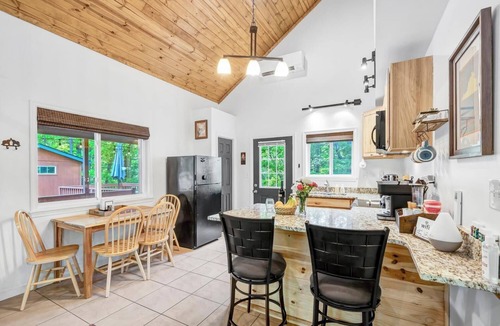 Bergton Cabin | Secluded Mountain Cabin w/Hot Tub, Fire Pit, + Game Loft Near Bryce Resort