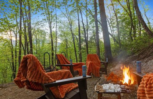 Bryson City Ski Chalet | Secluded Smoky Mountain Cabin, Firepit and Views