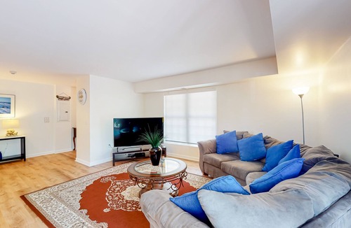 Livingston Condo | Second-floor condo with full kitchen, washer/dryer, central AC, & boat slip use