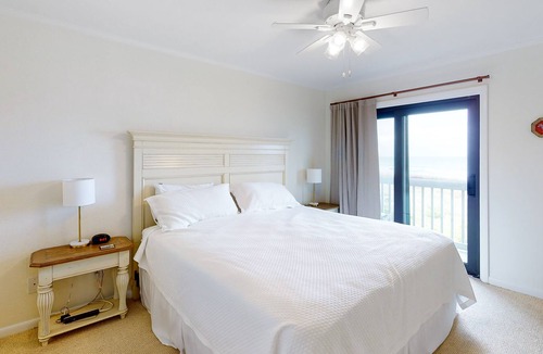 Atlantic Beach Condo | Second-Floor, Oceanfront Condo with Balcony, WiFi, Laundry & Shared Pool