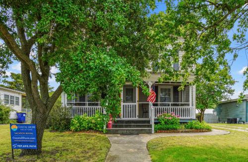 Chincoteague House | Serendipity - On main Street with screened porch!