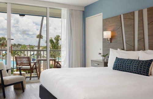 Pinellas Point Hotel | Serene Getaway w/Balcony - Access to Adventure & City Excitement, Beach Escape