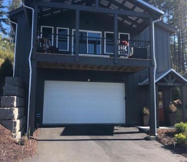 Boone Villa | Serene Rustic Farmhouse Mountain Cottage (Sleeps 4)