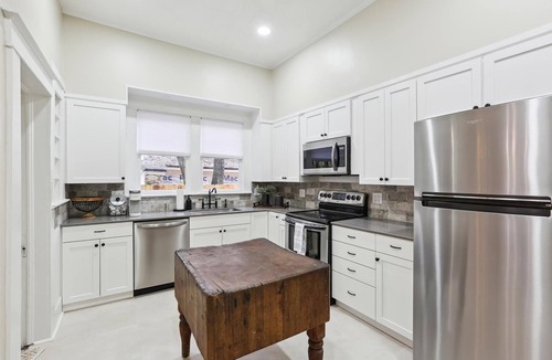 Gainesville House | Serenity Haven: 5 Min Walk to UF Campus!