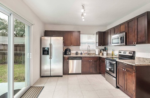 Northlakes House | Serenity on Sagebrush | Near USF | Fenced Yard