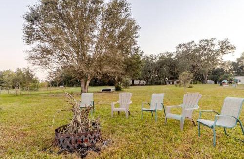 Putnam Hall House | Shaanti Living Cozy Private Camper 1