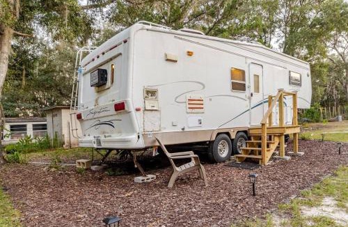 Putnam Hall House | Shaanti Living Cozy Private Camper 2