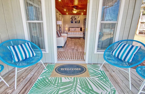 Shallotte House | Shallotte Cottage: Unique riverfront home with two suites, high-speed WiFi, & private dock