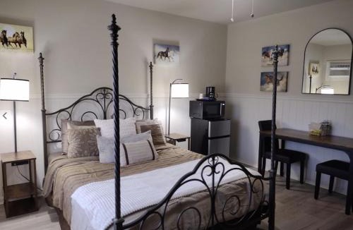 Historic Downtown Hotel | Shamrock Cove Inn