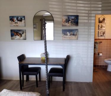 Historic Downtown Hotel | Shamrock Cove Inn