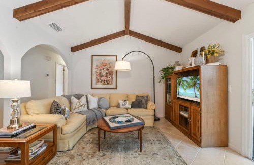 Southside House | Sherylee's Poolside Retreat - Team Joseph Ellen