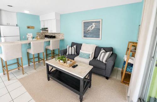 North Carolina Coast Condo | 🏖️ Shoreline Hideaway . Pool . Steps to Beach . Sleeps 4