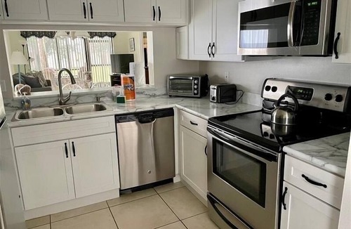 South Bradenton Condo | Shorewalk 4305/101 - Bradenton - Nice 2 Bedroom/2 Bath down stairs condo, 5 miles from Anna Maria Island and near Img , maximum occupancy of 4 people.