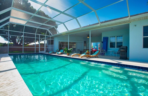 Whitfield House | Siesta Key and Anna Maria Beach HUGE Family Home with HEATED saltwater pool