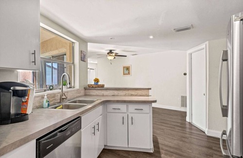 Palmetto House | Siesta Key Pool BBQ Mini Putt 3BR 2BA Sleep 12