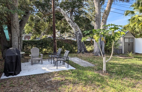 South Pinellas Community Council Apartment | Simple Cute Apartment, 5 min to Madeira Beach🏖