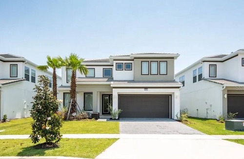 Kissimmee House | single family house/5br/pool/game room/16 guests/pets/EV charger/gym