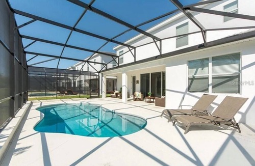 Kissimmee House | single family house/5br/pool/game room/16 guests/pets/EV charger/gym