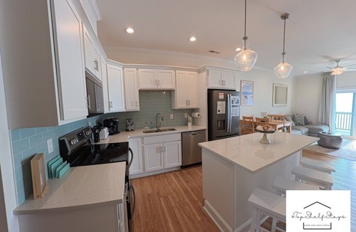 Sneads Ferry House | Sky Paradise: Modern Oceanfront Townhome @ Top Shelf Stays