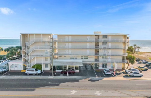 Bostwick Park Condo | Skyline & Shore Duo ~ Adjoining Condos ~ Pool Open