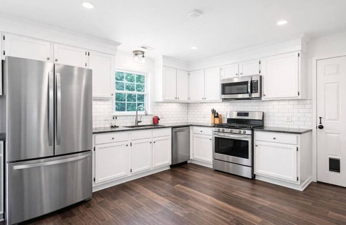 Simpsonville House | Sleeps 10 | 4BR w/6 Beds | Spacious Yard