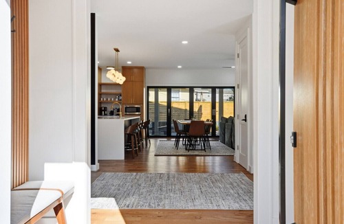 Sans Souci House | Sleeps 10 Beautiful New Modern Home by Swamp Rabbit Trail