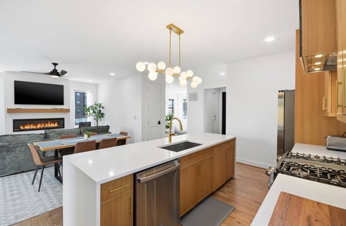 Sans Souci House | Sleeps 10 Beautiful New Modern Home by Swamp Rabbit Trail