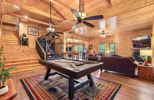 Whittier House | Sleeps 16 Lodge Near Bryson City, Arcade, Hot Tub