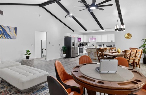 Egypt Lake-Leto House | Sleeps 17/Private Beach & Heated pool/mins to Downtown/Buccs/Bush Gardens/Zoo